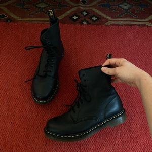 Classic Black Leather Dr Martens 🌹